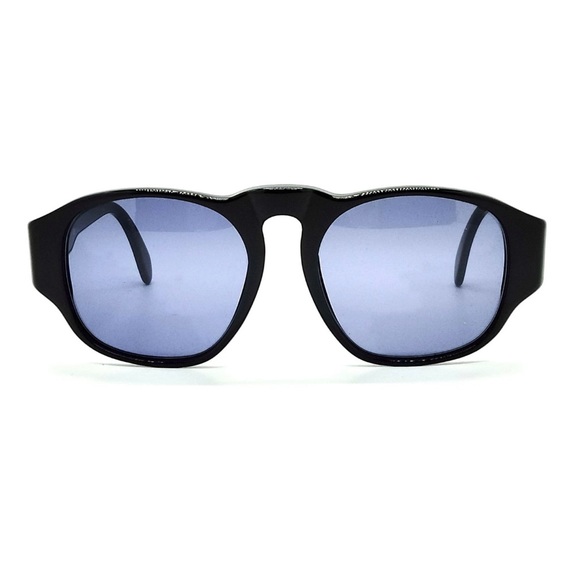 CHANEL Black and Gold Sunglasses with Oversized Frame - Picture 2 of 9